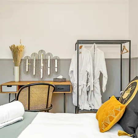 Bauhaus - Sleepwithme - Free Parking - Free Braeakfast - Very Friendly Staff Lejlighed