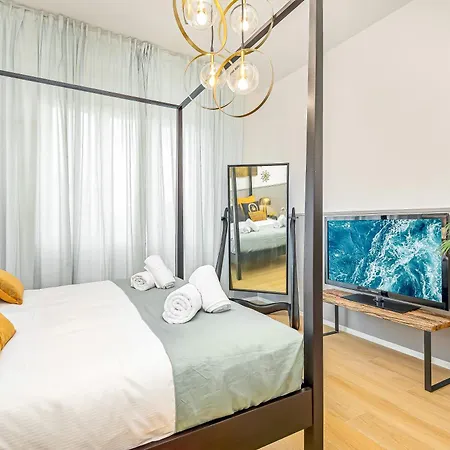 Bauhaus - Sleepwithme - Free Parking - Free Braeakfast - Very Friendly Staff * 比萨