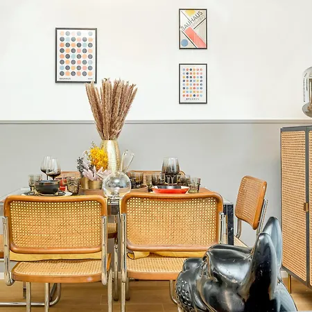 Bauhaus - Sleepwithme - Free Parking - Free Braeakfast - Very Friendly Staff 公寓 *