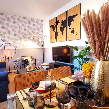 Bauhaus - Sleepwithme - Free Parking - Free Braeakfast - Very Friendly Staff *