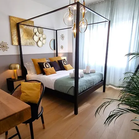 Bauhaus - Sleepwithme - Free Parking - Free Braeakfast - Very Friendly Staff 公寓 *