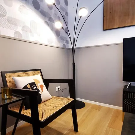 Bauhaus - Sleepwithme - Free Parking - Free Braeakfast - Very Friendly Staff * 比萨