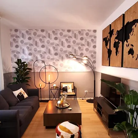 Bauhaus - Sleepwithme - Free Parking - Free Braeakfast - Very Friendly Staff Apartment *