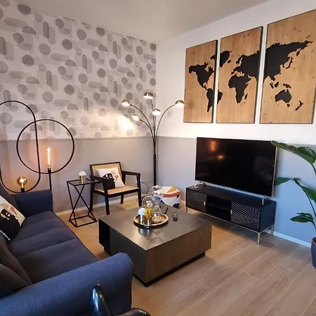 Bauhaus - Sleepwithme - Free Parking - Free Braeakfast - Very Friendly Staff *